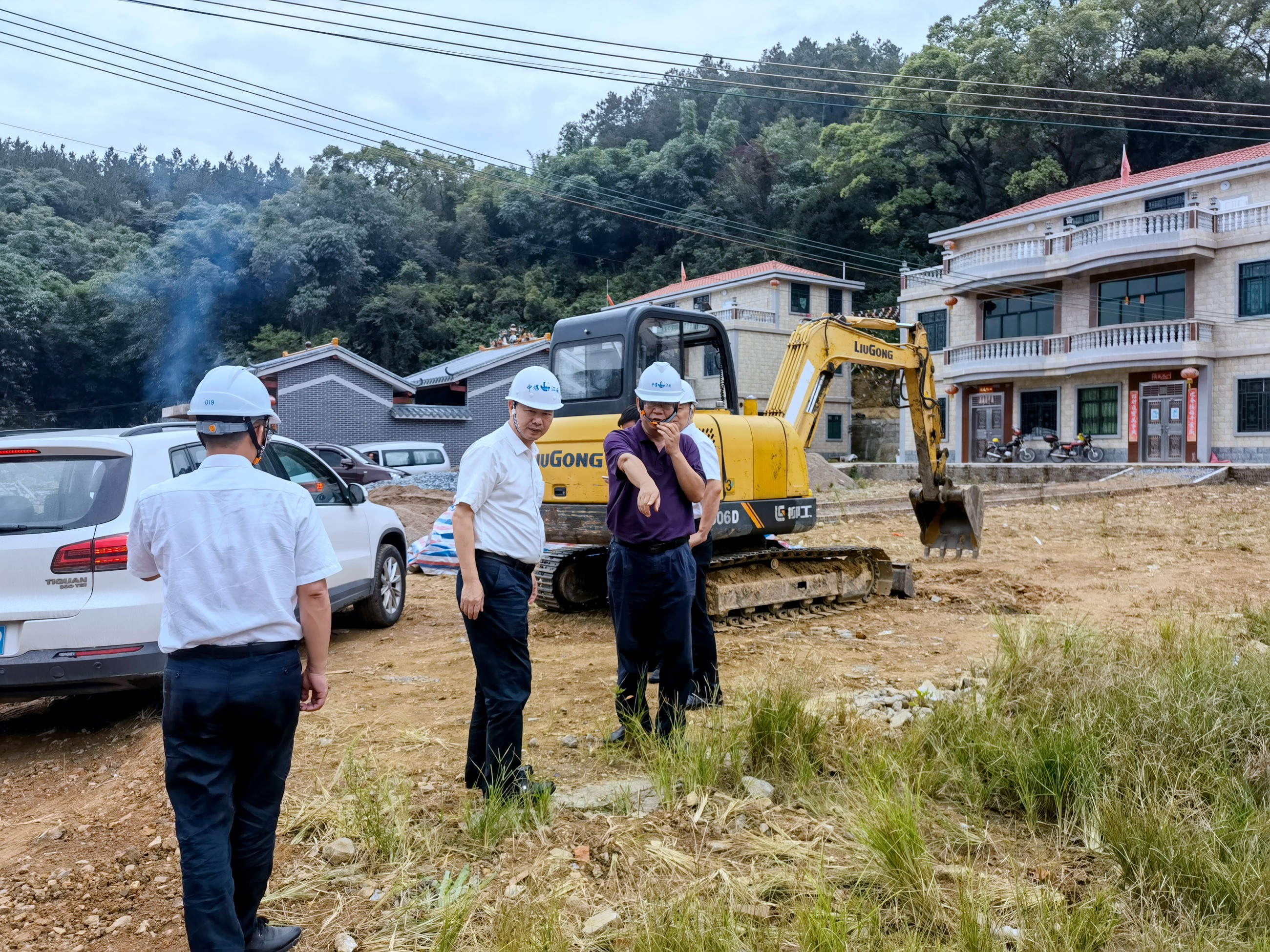 01廖瑞奇到地环公司美丽乡村项目调研慰问.jpg