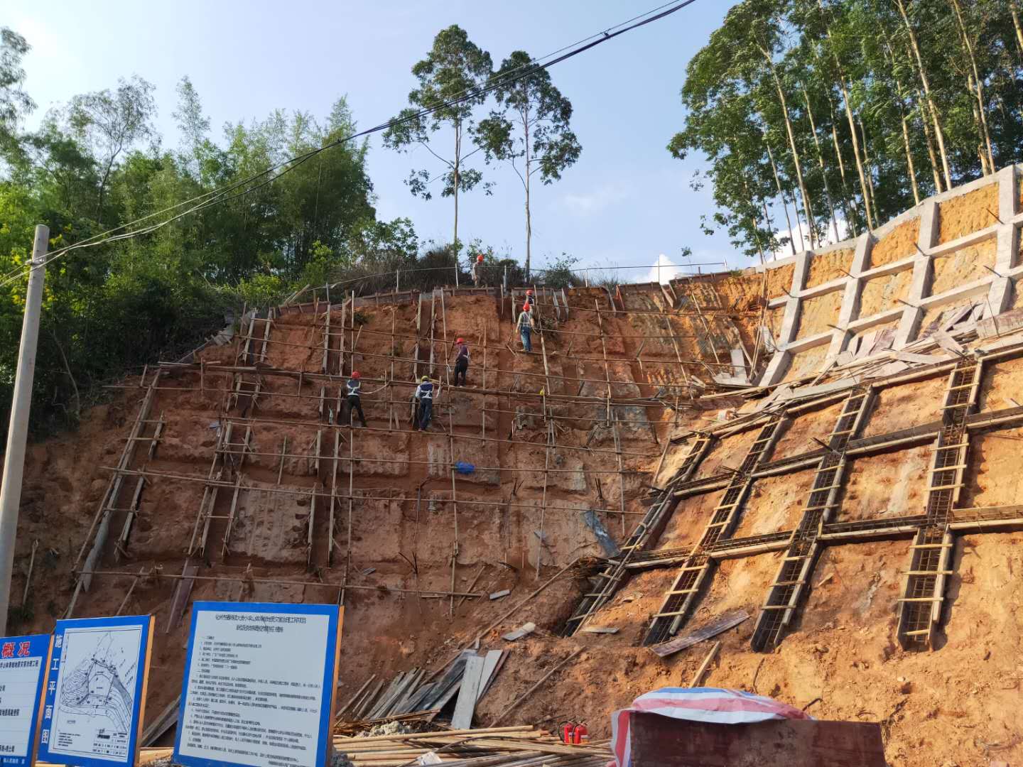 化州市播扬镇大贵小学山体滑坡地质灾害治理工程.jpg
