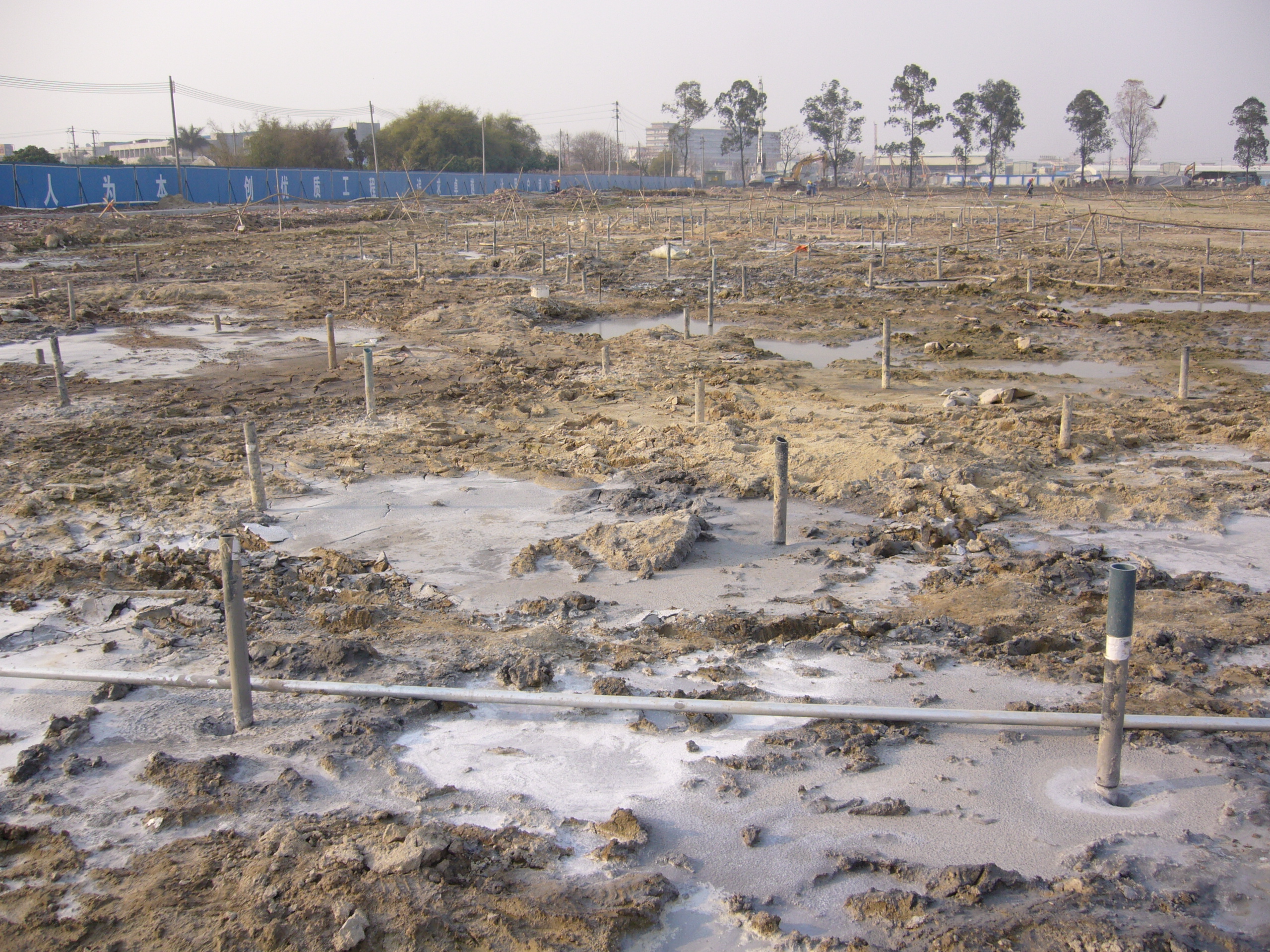 广州二号线嘉禾地铁站溶土洞地基处理.JPG