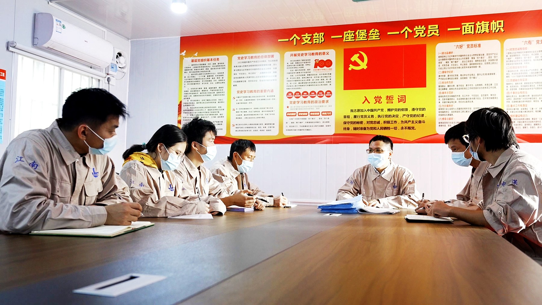 广州市融媒体中心走进中煤江南名创优品项目部3.jpg