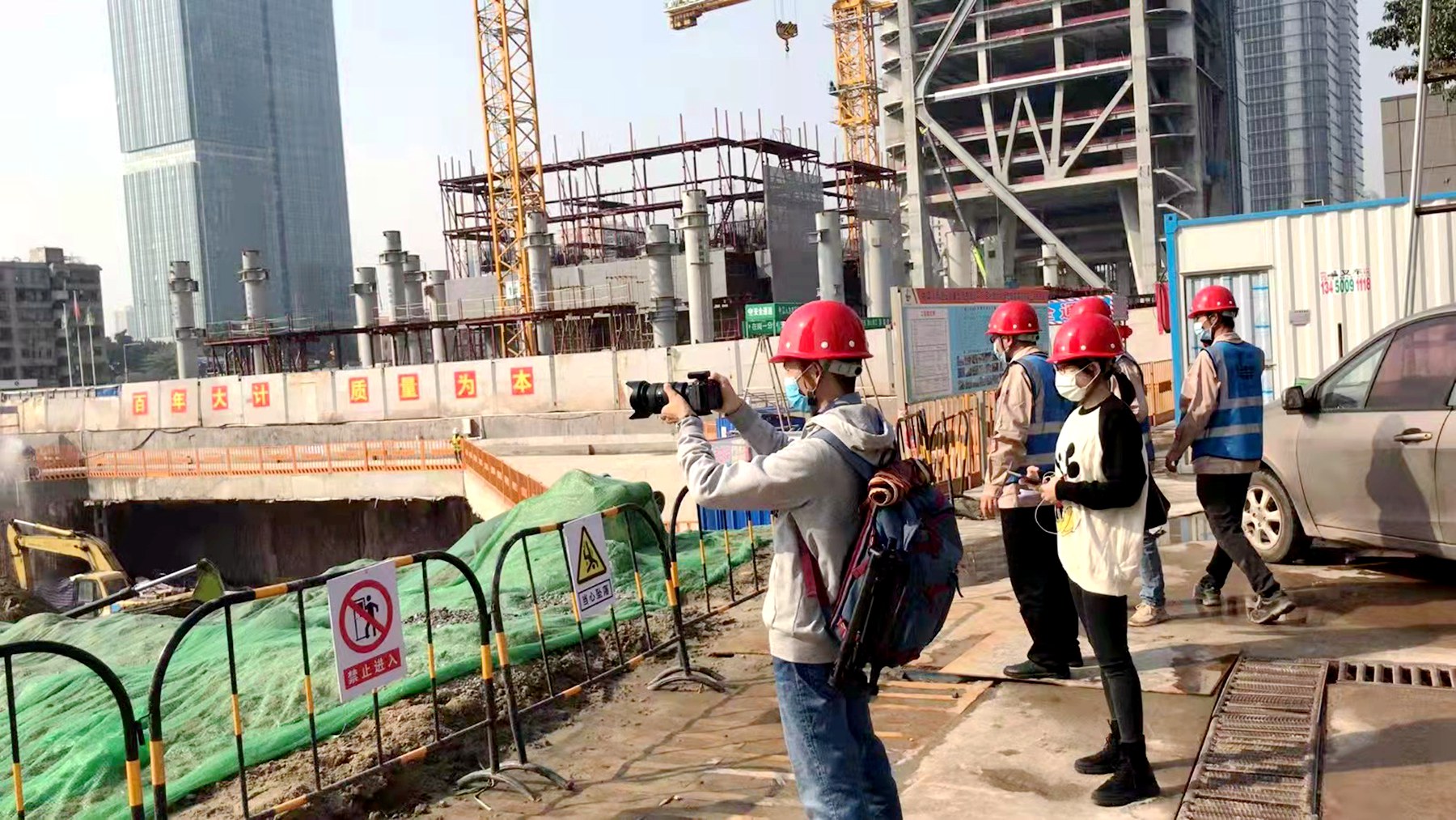 广州市融媒体中心走进中煤江南名创优品项目部4.jpg