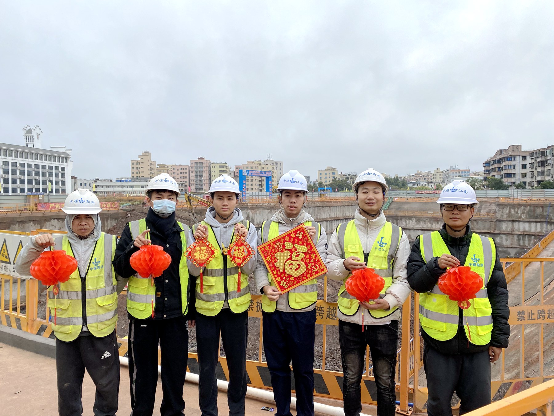 勘测公司青年职工就地过年保生产1.jpg