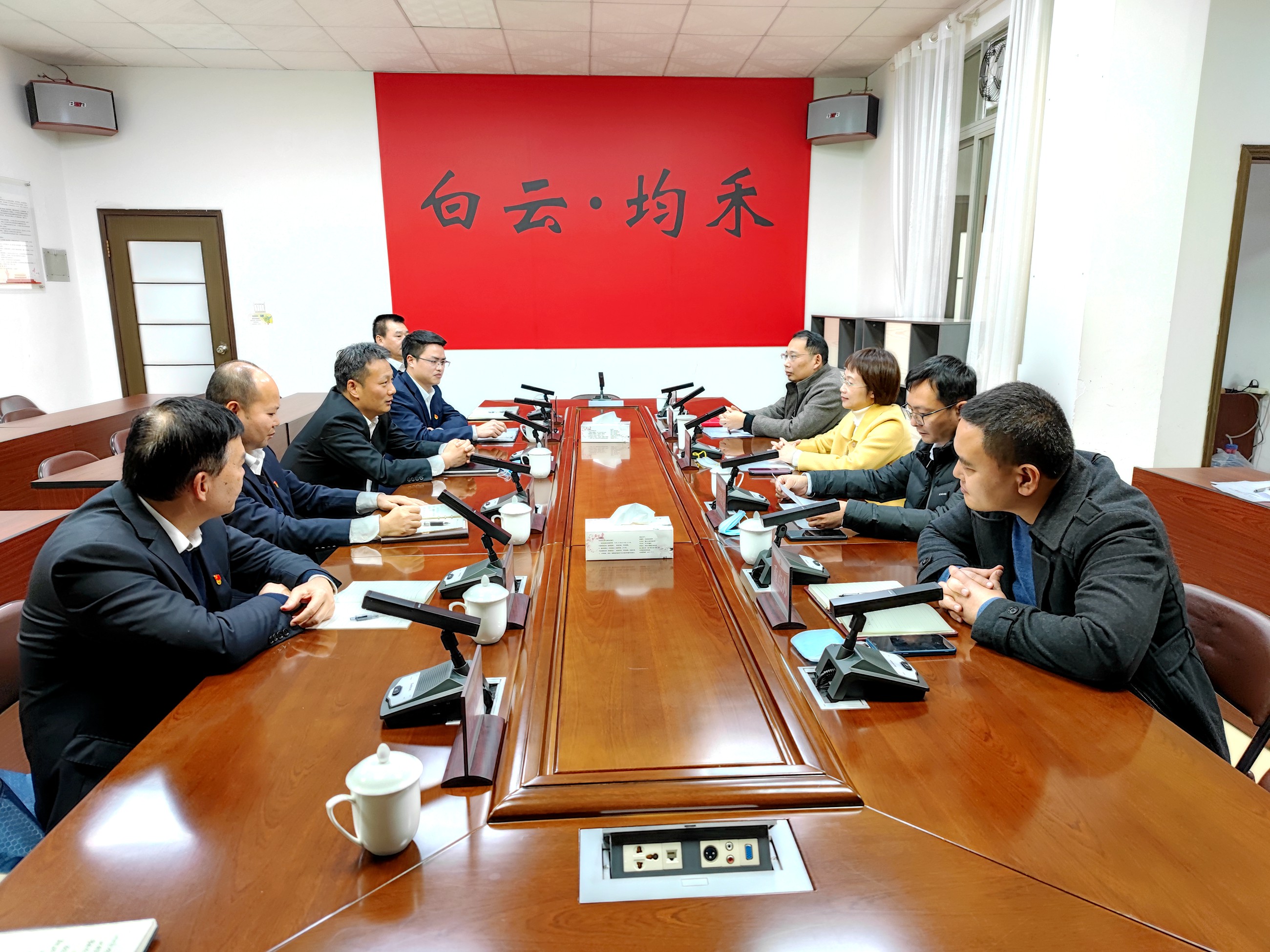 武岳彪一行到白云区均禾街道办座谈交流.jpg