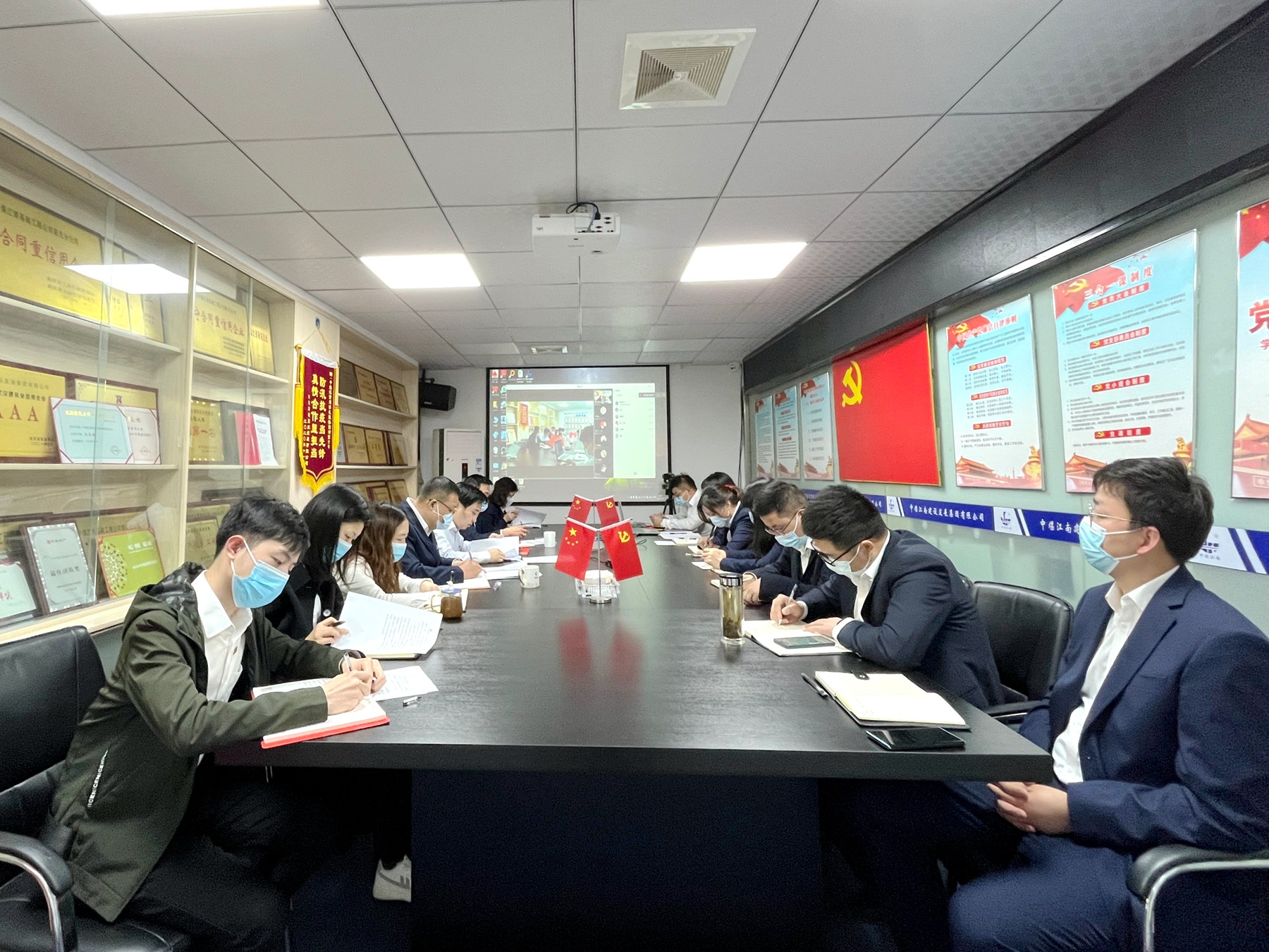 湖北分公司党支部开展主题党日学习.jpg