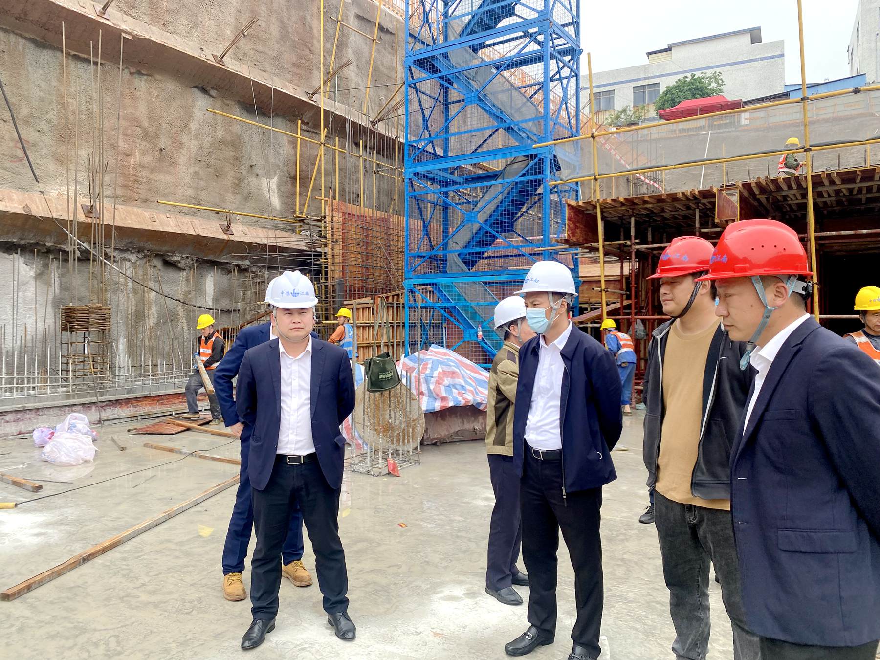 总部办公楼项目提前完成“正负零”施工节点1.jpg