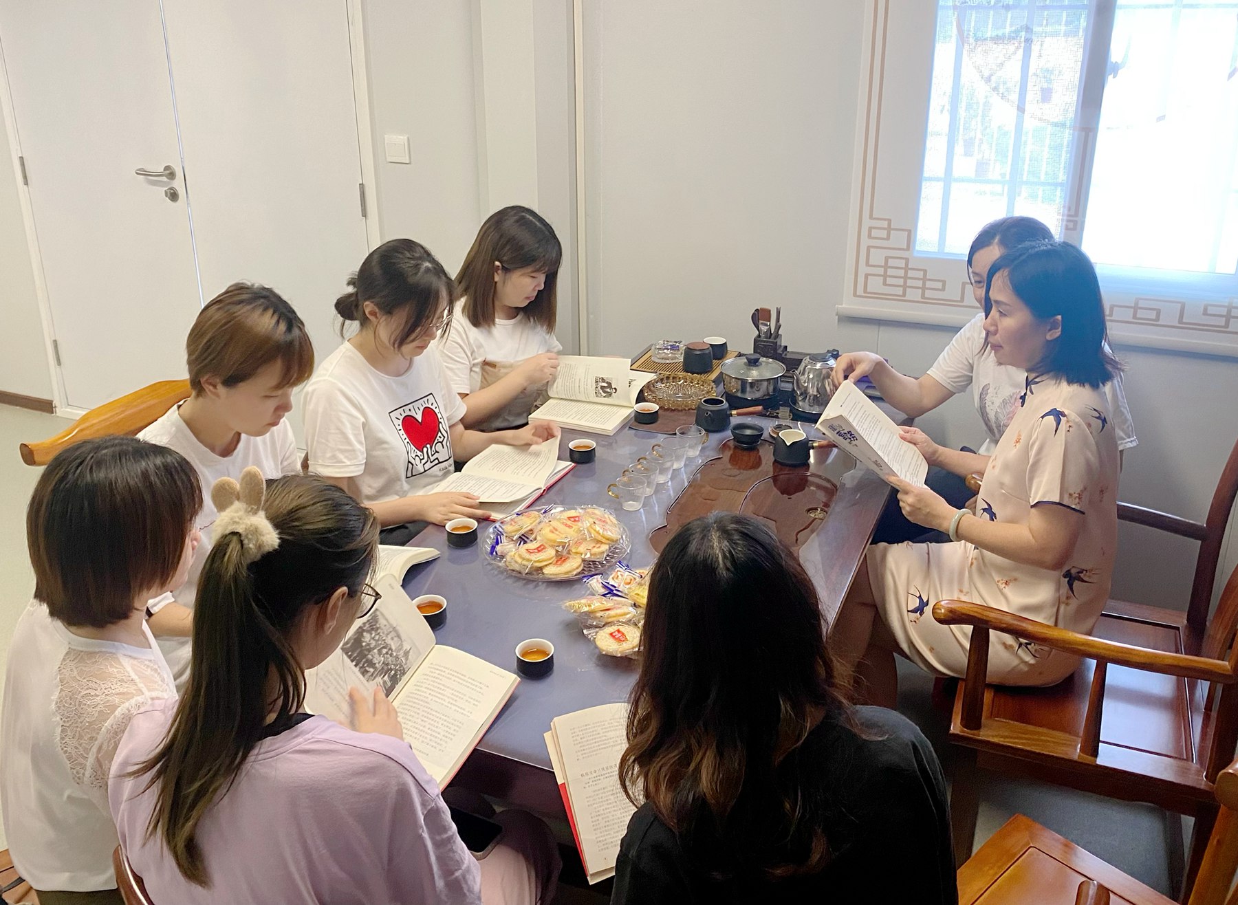 开发区分公司（市政公司）组织女职工开展“书香茶韵”沙龙活动2.jpg