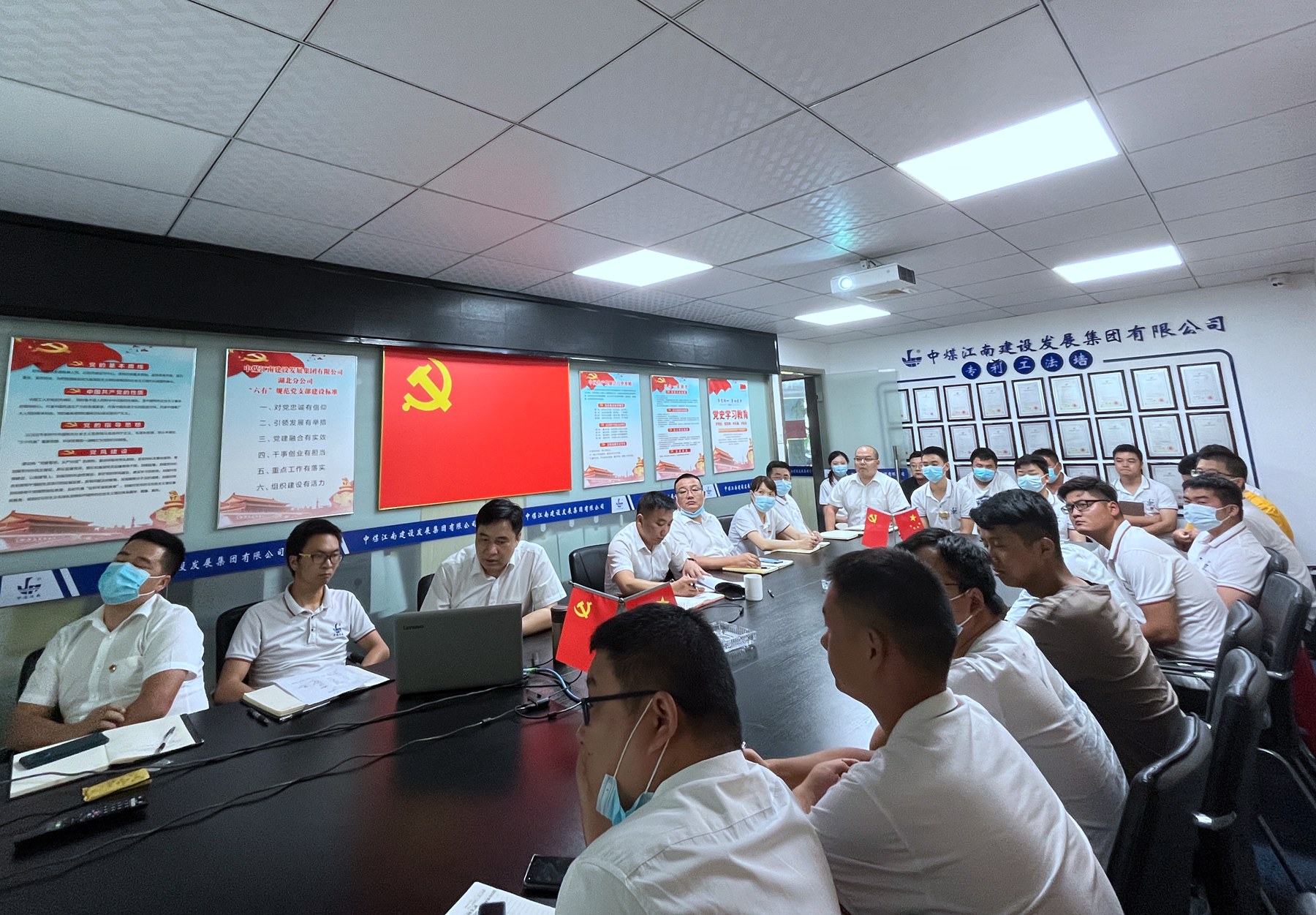 湖北分公司开展安全生产专题党课 2.jpg
