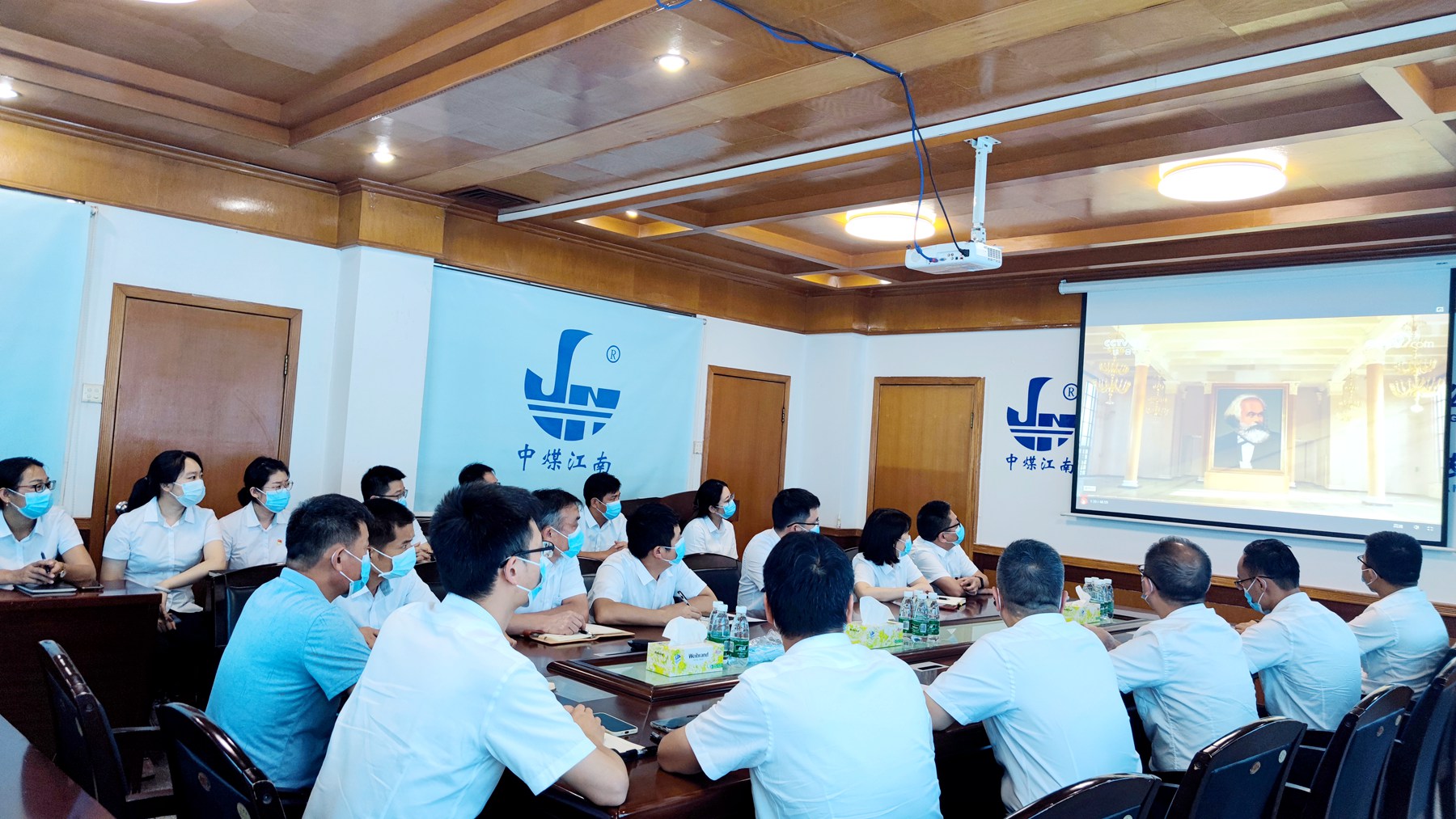 佛山分公司主题党日观影02.jpg