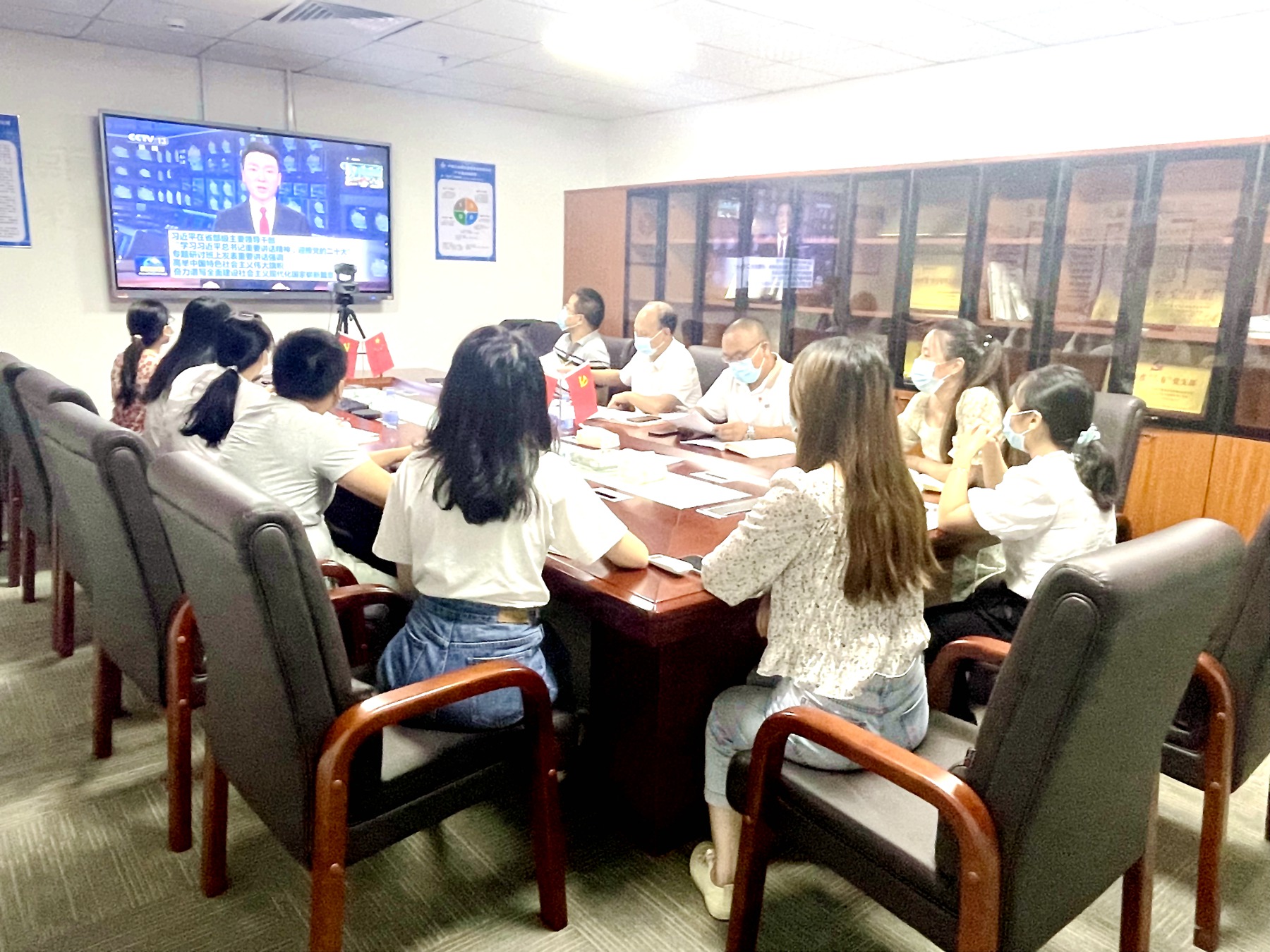 深圳分公司党支部开展理论研讨学习和主题党日活动.jpg