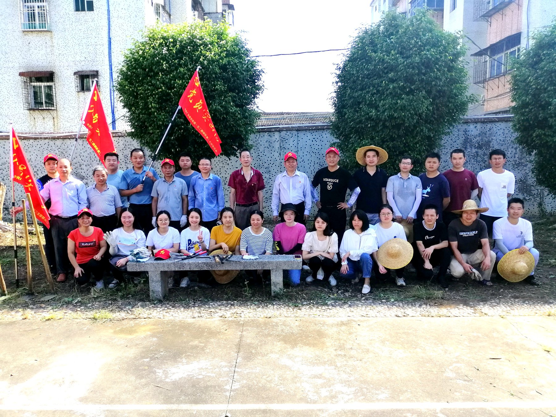 梅州分公司（一五二队）组织开展“喜迎二十大，劳动展风采，共庆国庆节”主题党日活动2.jpg