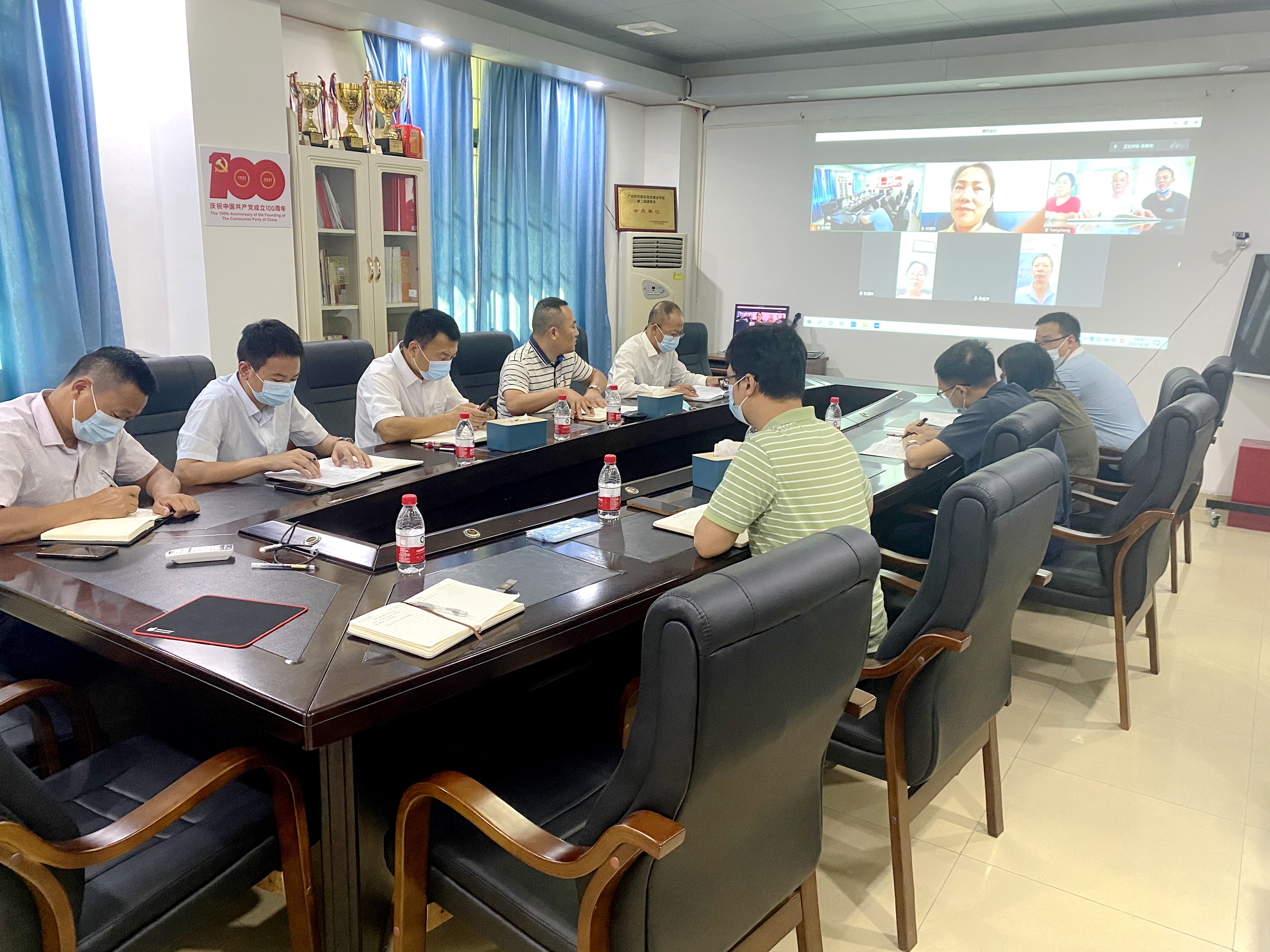 “光荣退休，温馨欢送”——二〇二队（花都分公司）召开2022年度退休人员座谈会 _副本.jpg