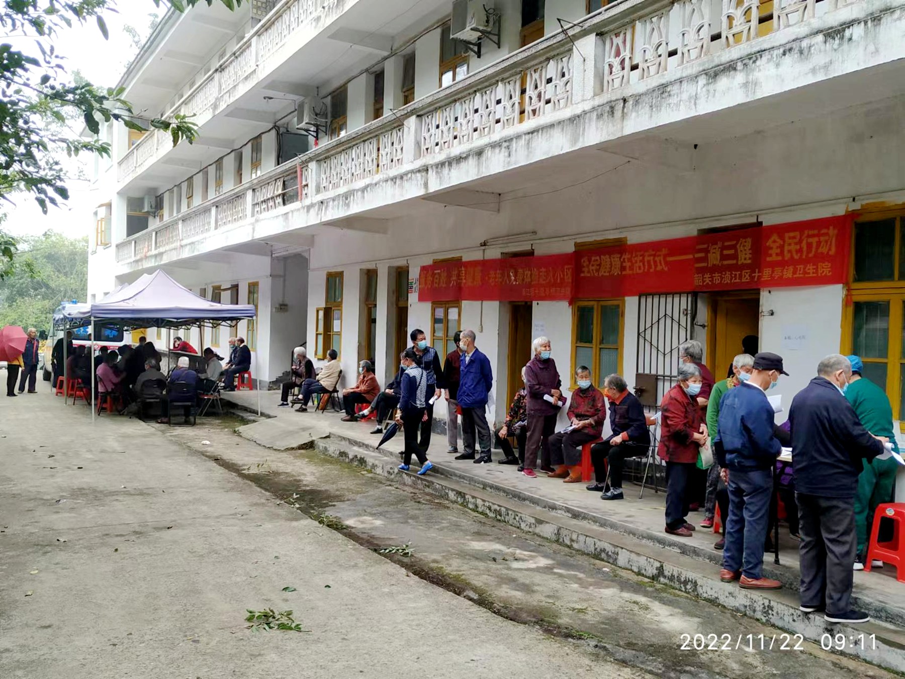 坚守为民初心践行为民使命——二〇二队党委开展老年人免费健康体检活动_副本.jpg