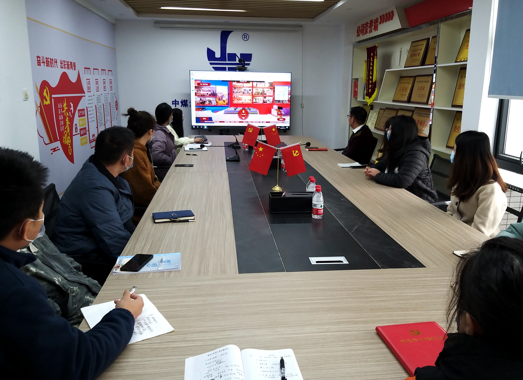 珠海分公司组织党员干部职工线上参观“奋进新时代”主题成就展.jpg