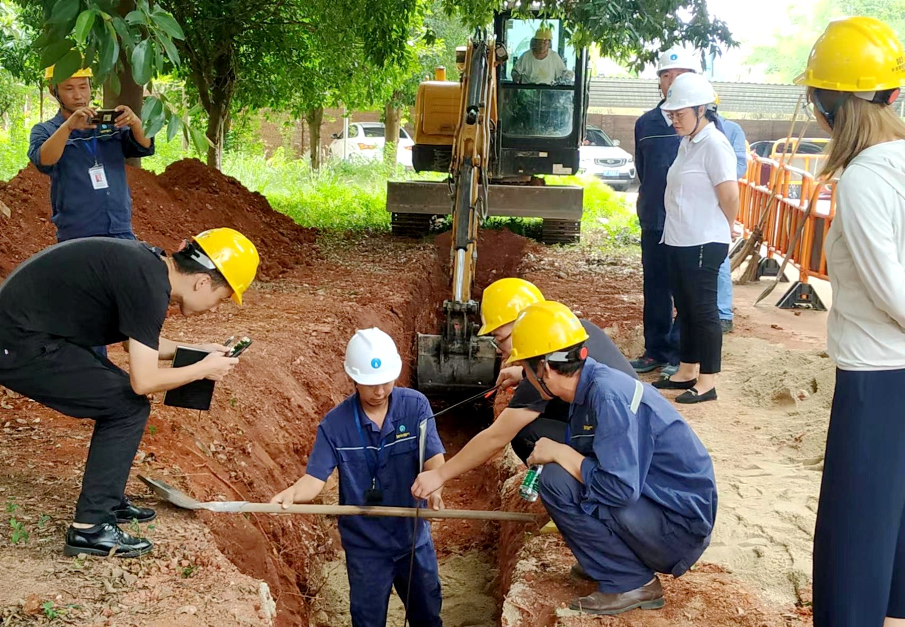 热情服务为民生 严谨高效办实事--二〇二队韶关基地居民小区管道煤气安装工程顺利竣工.jpg