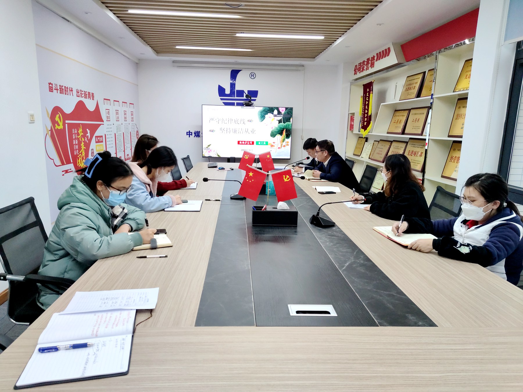 珠海分公司党支部书记上廉洁党课.jpg
