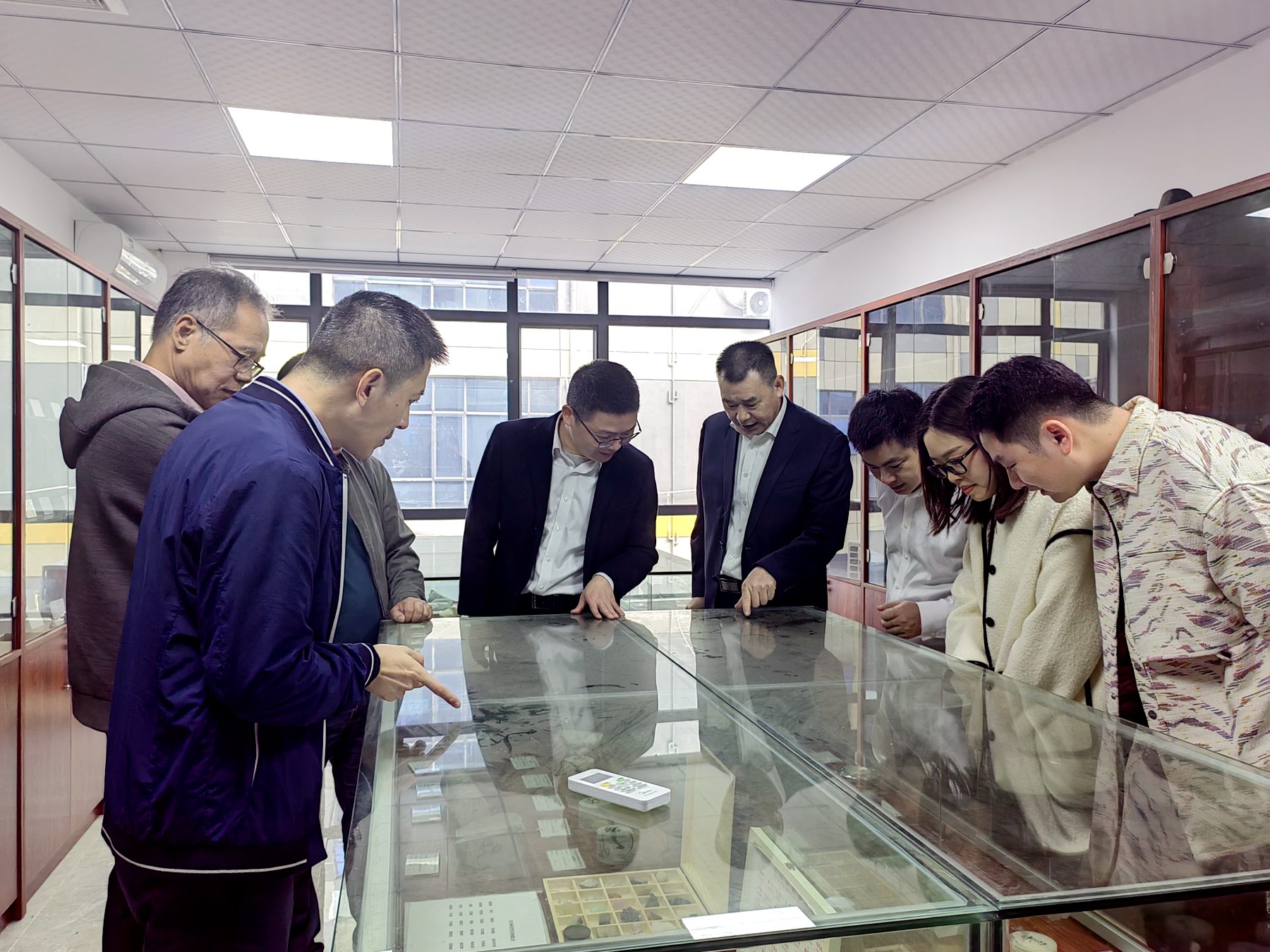 中交四航院岩土测试中心黄雄一行到勘测公司学习交流2.jpg