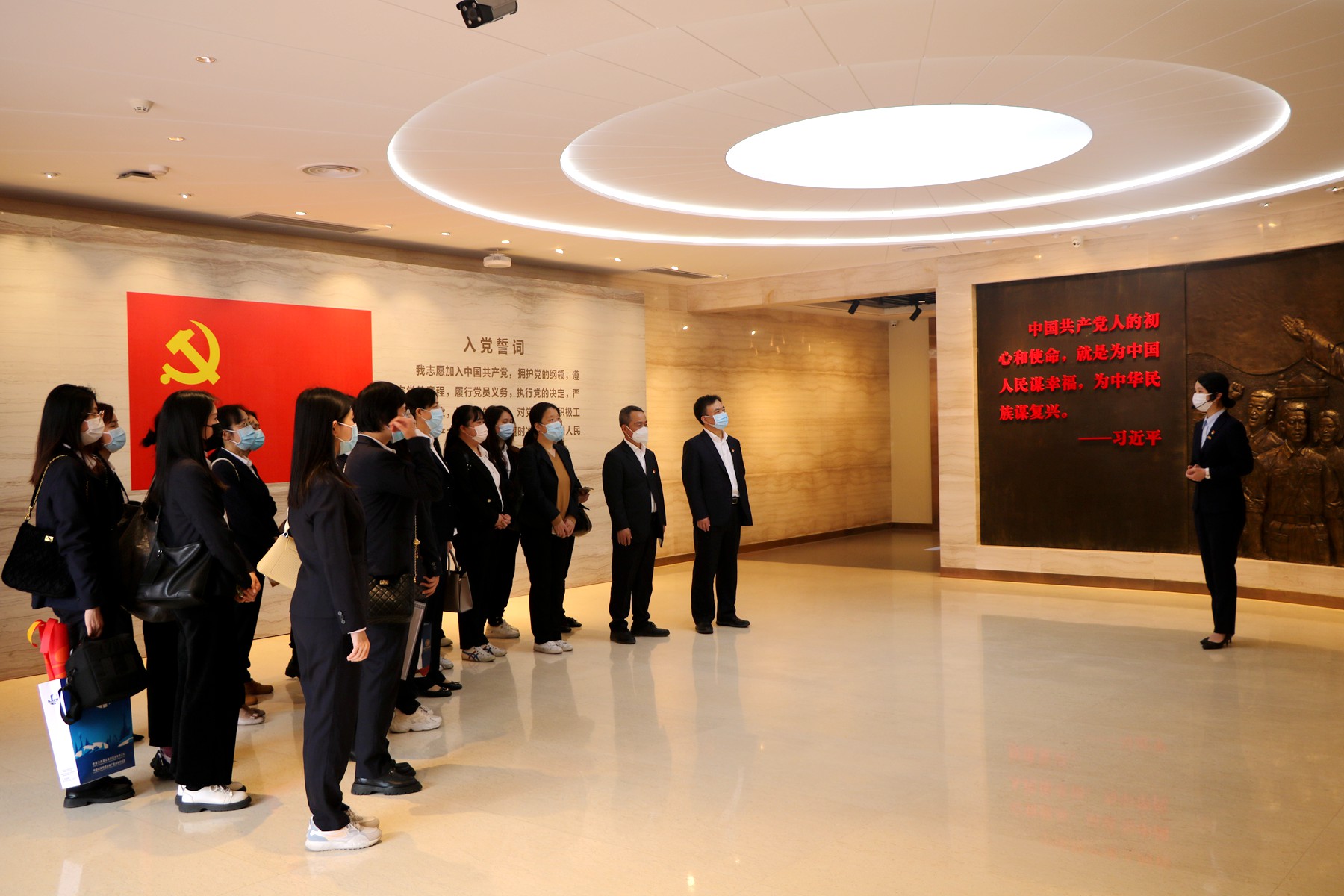 参观1.jpg