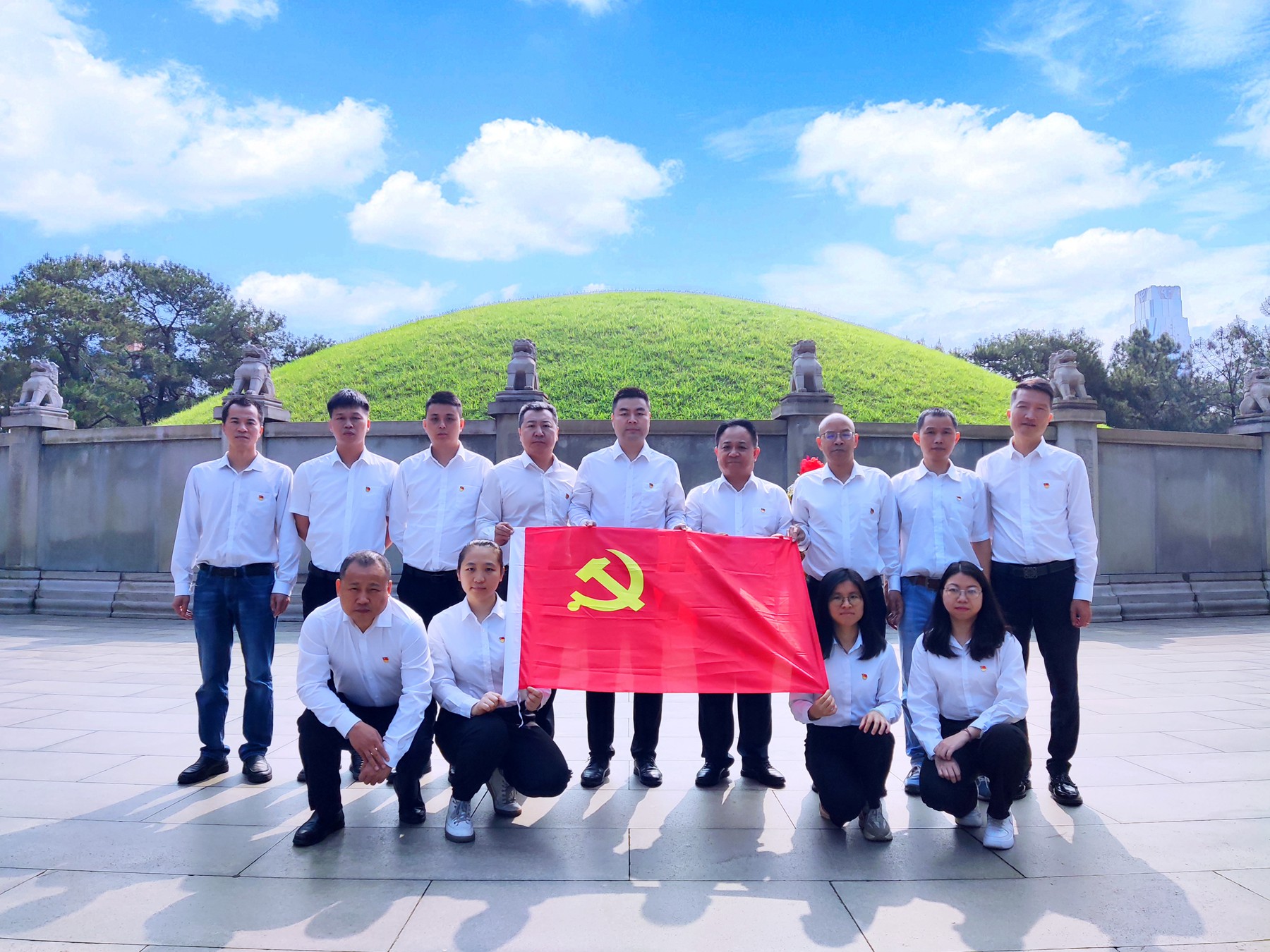特种工程分公司党支部到广州起义烈士陵园开展主题党日活动3.jpg