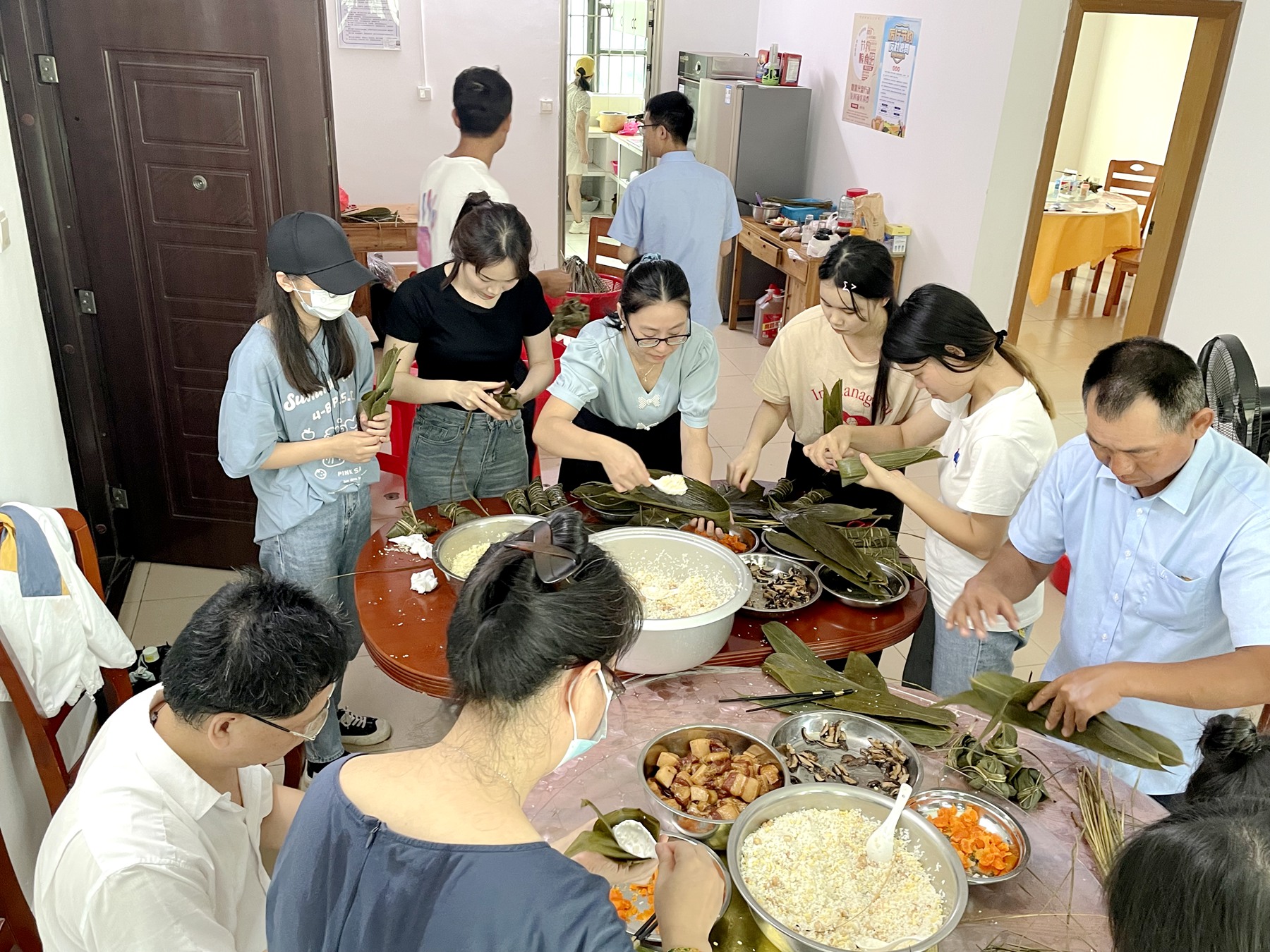 传承端午文化 弘扬爱国精神——二〇二队工会开展端午节包粽子竞赛活动2_副本.jpg