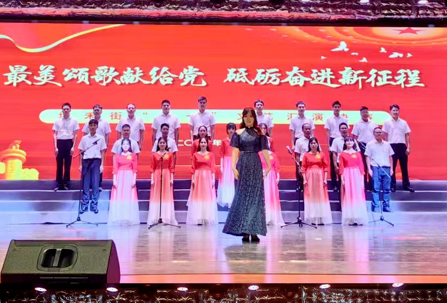 开发区分公司（市政公司）合唱团应邀参加驻地庆“七一”文艺汇演活动合照2.jpg