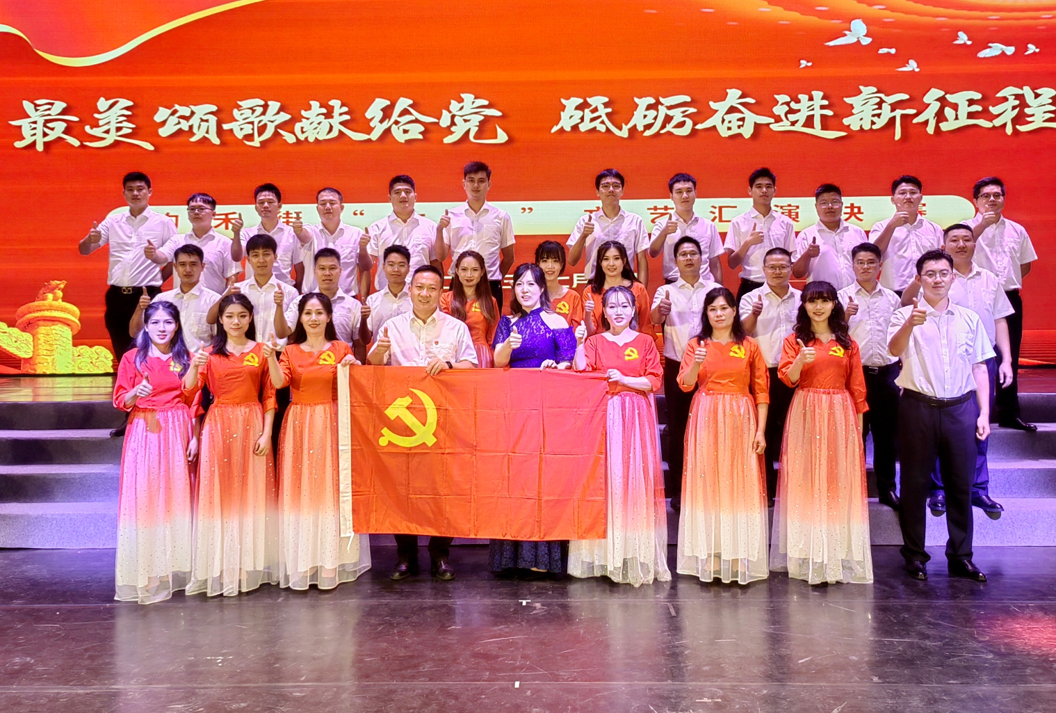 开发区分公司（市政公司）合唱团应邀参加驻地庆“七一”文艺汇演活动合照1.jpg