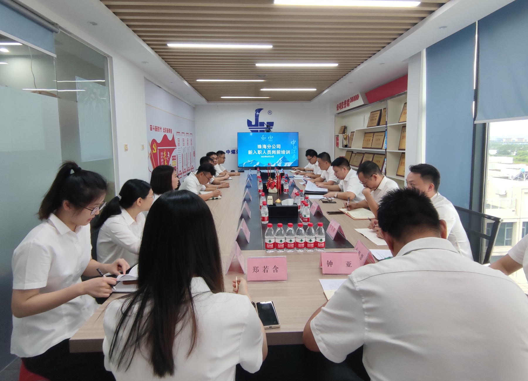 珠海分公司开展新入职员工培训暨“导师带徒”结对仪式 1.jpg