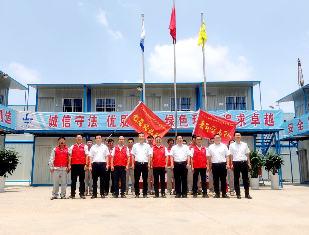 1东莞华润项目授旗_副本.jpg