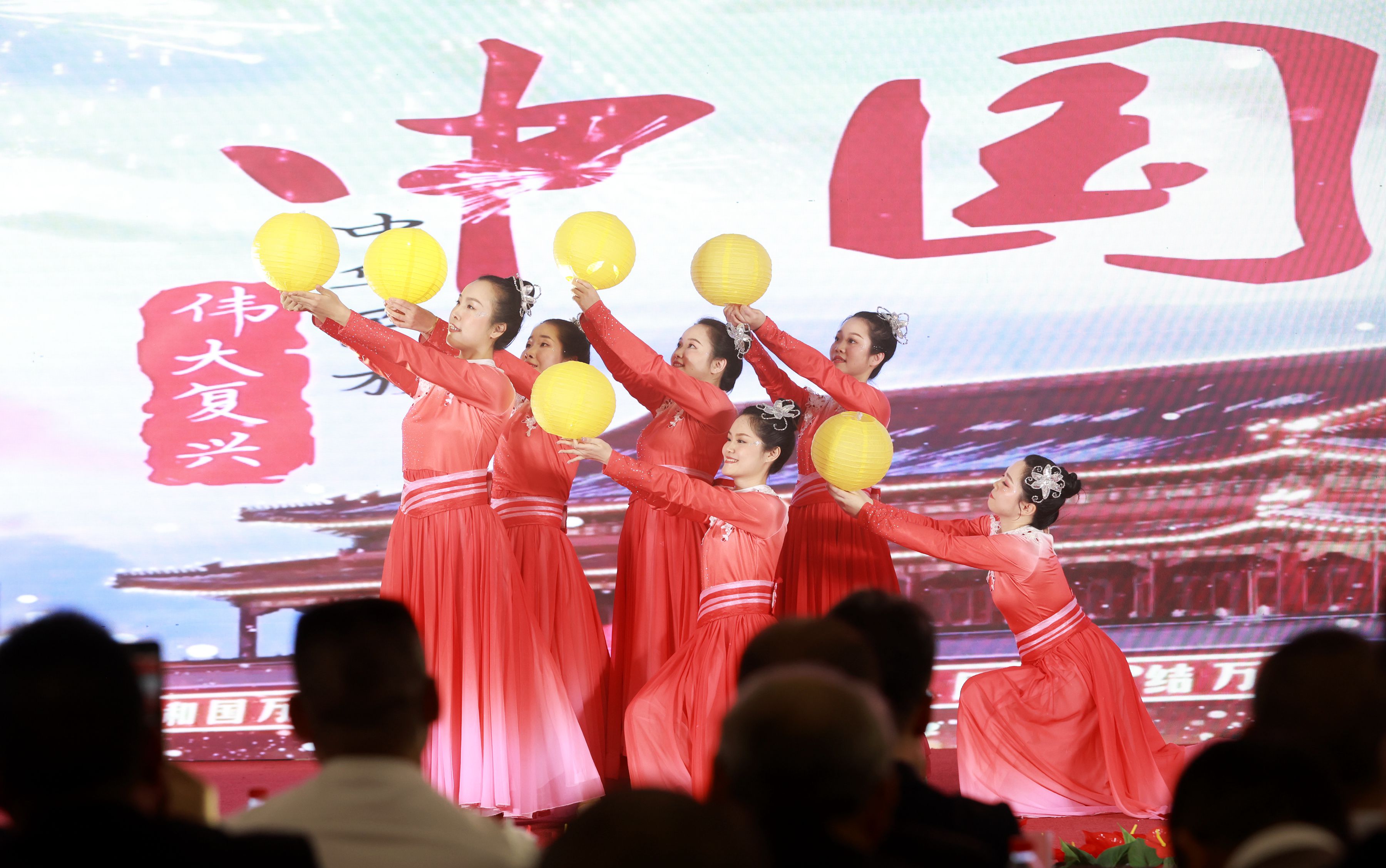 4.4.一五二队（梅州分公司）舞蹈《灯火里的中国》.jpg