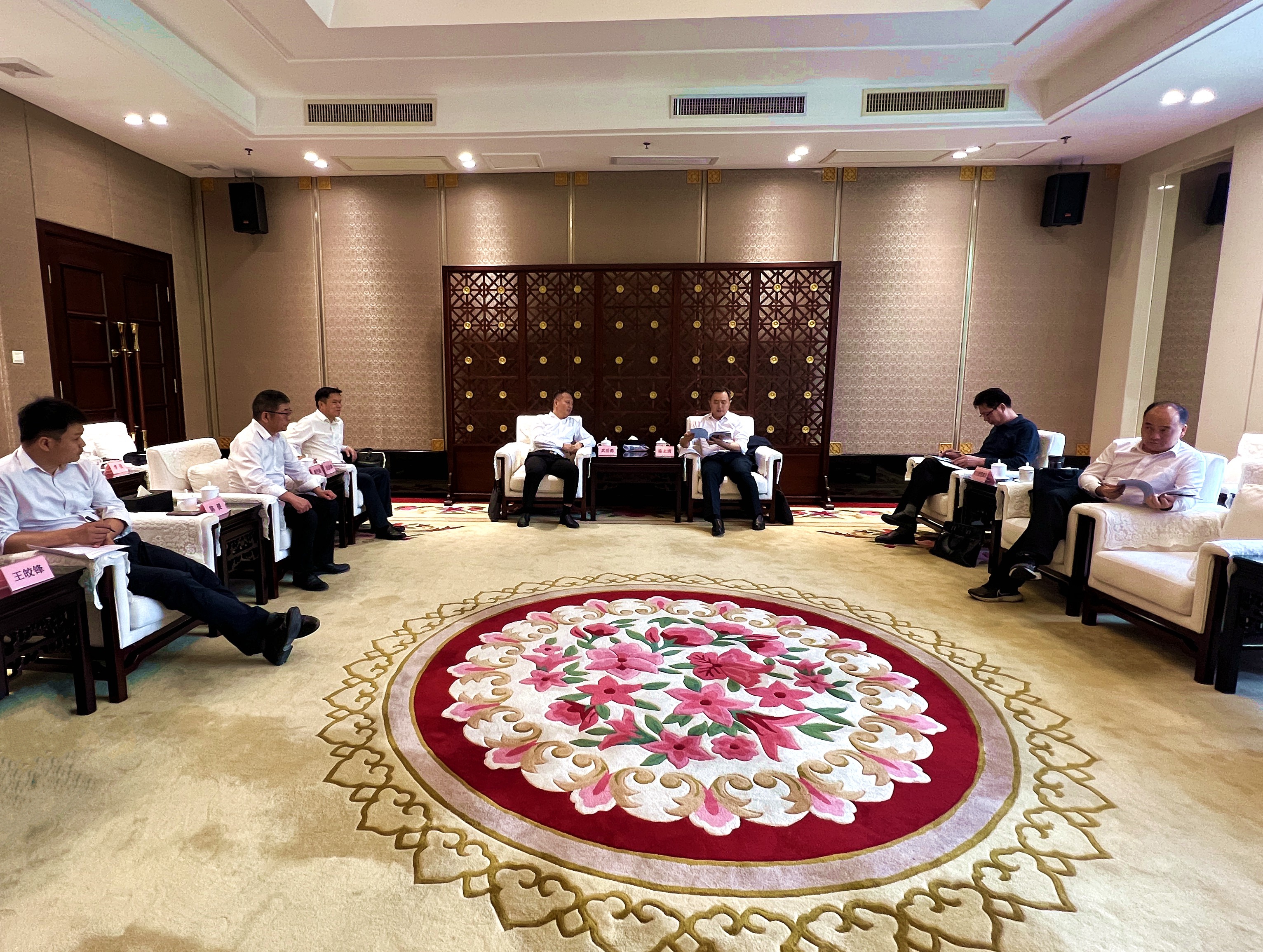 武岳彪带队拜访韶关市委市政府主要领导.jpg