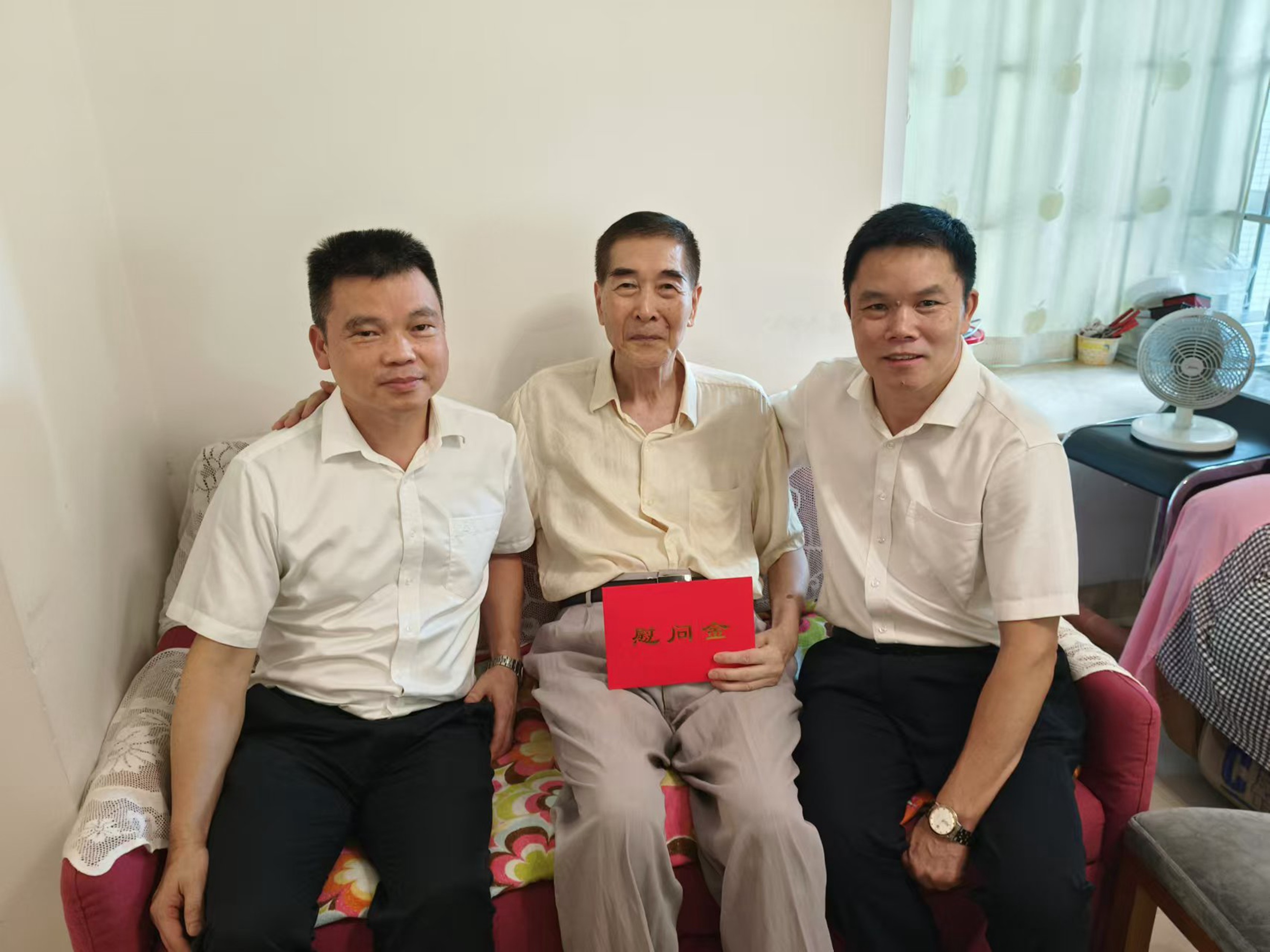 01.刘局慰问.jpg