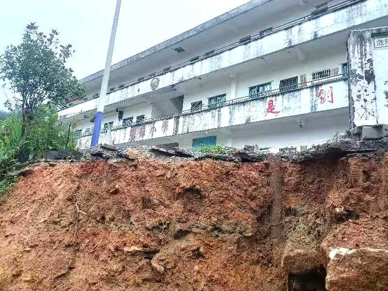 广东局获赠罗定市泗纶镇人民政府锦旗和感谢信修复前2.jpg