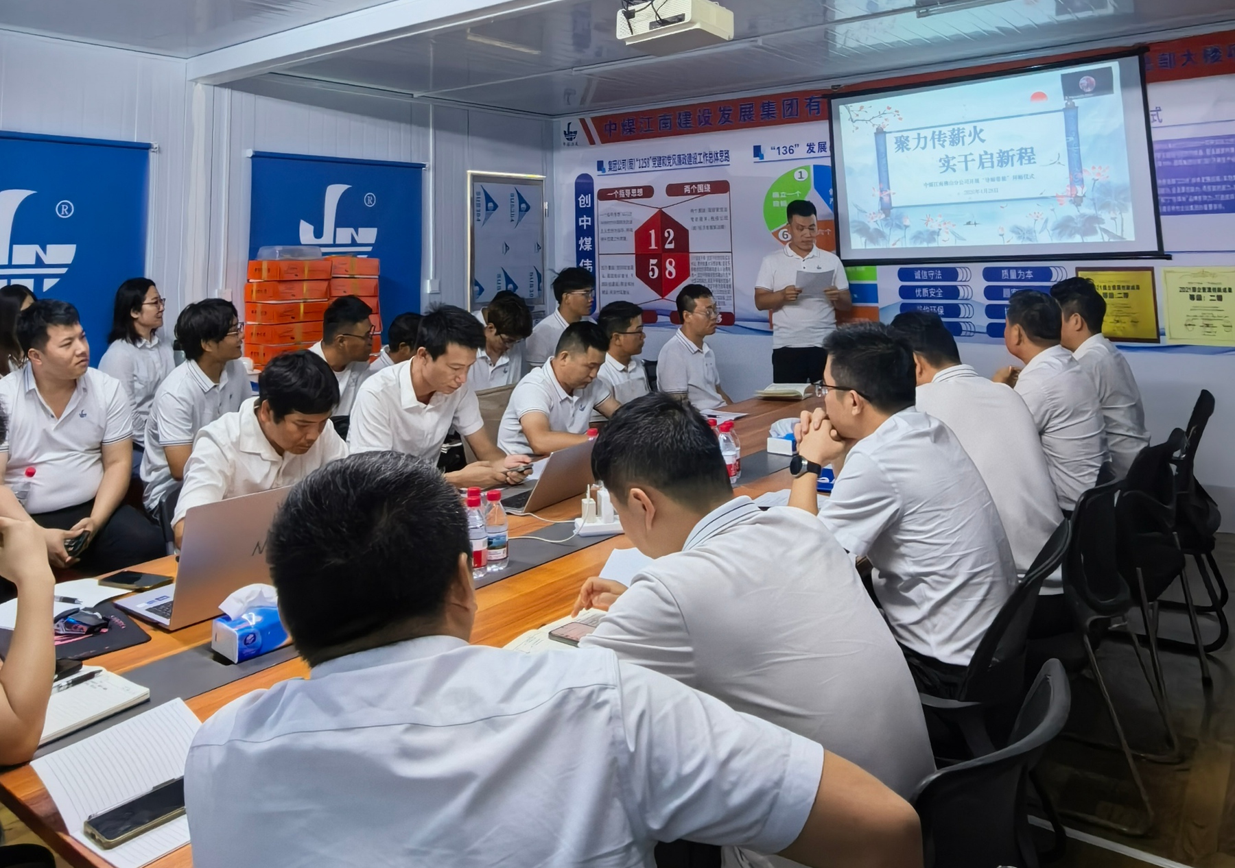 中煤江南佛山分公司举行“导师带徒”拜师仪式 (002).jpg